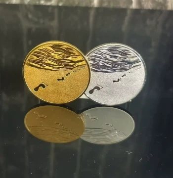 Cross-Border Supplier Wanderer Beach Footprint Commemorative Coin Metal Craft Travel Lucky Coin Love Medallion