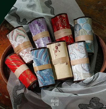 Jinji Dahuitang Premium Chinese Blank Mini Xuan Paper Scroll in Small Brocade Box, Exquisite Mounted Handscroll, Retro Artistic Semi-Sized/Semi-Raw Xuan Paper Long Scroll for Small Regular Script Calligraphy