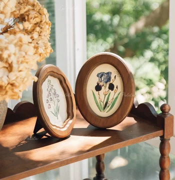 Yuelanju Vintage Solid Wood Picture Frame - Desktop Plant Photo Frame or Wall Decor for Cafes and Retro Displays