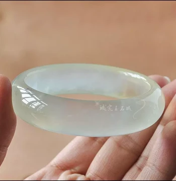 Xiuse Natural Xiuyan Ice-Translucent Jade Bangle - Authentic Women's Bracelet with Certificate, Ideal Gift for Mom