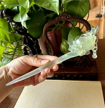 Natural Xiuyan Jade Hairpin - Handcrafted Ice-Grade Jade Step-Shake Accessory for Hanfu - Authentic Ornament