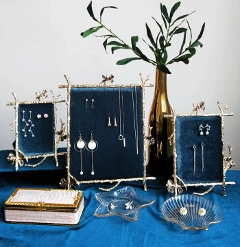 Rapid-Access Stud Earring & Jewelry Display Frame – Light Luxury U-Style Counter Showcase for Stores