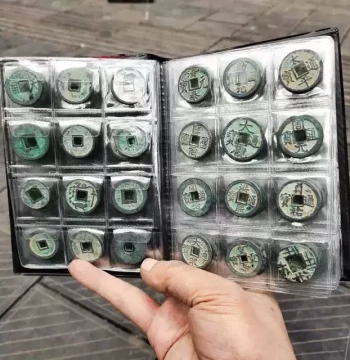 Ancient-Style Copper Coin Collection: 120 Replicas with Album, 2.5cm Diameter