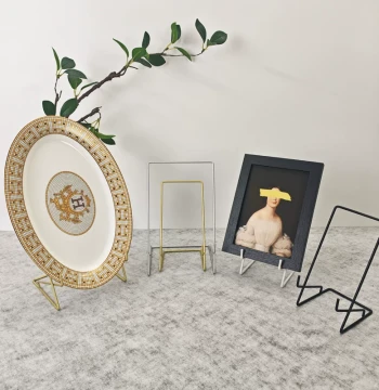 Iron Art Clock Stand, Display Rack, Plate Holder, Tea Cake Showcase, and Photo Frame Base