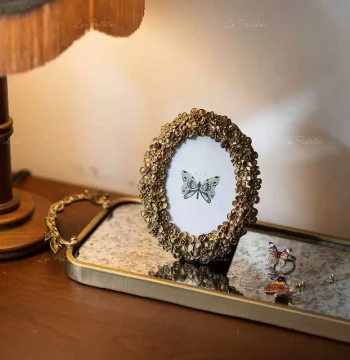 Yuelanju Vintage Photo Frame – Decorative Desktop Display for Living Room, Bedroom, or Café Settings