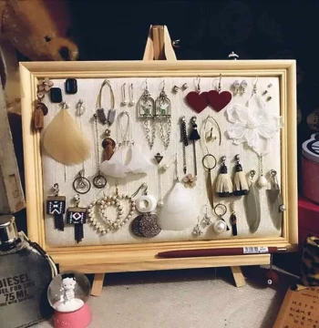Best-Selling Natural Solid Wood Linen Padded Thickened Wall-Mountable Photo Frame with Stand for Earring and Necklace Display Board