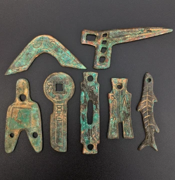 Ancient Coin Collection: Three-Hole Bu Coin, Bridge Coin, Da Bu Huang Qian, Qi Dao Wu Bai – Antique-Style Bronze Replicas