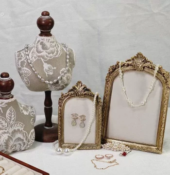 Green Jewelry Display Stand with Bracelet Rack and Photo Frame, Earring Holder, Storage Tray for Photography Props