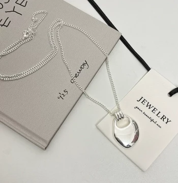 Japanese and Korean Blogger Fever Style Saddle Bag Long Necklace - Lightweight Niche Sweater Chain with Premium Aesthetic Accessories