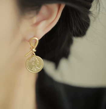 'Aniston Afternoon' Unique Coin-Design Earrings, Mosquito Coil Ear Clips for Women, Niche French Vintage Jewelry