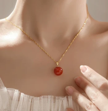 Natural Baoshan Southern Red Agate Pendant for Women 18K Gold Single Bead Ice-Red Clavicle Chain Elegant Necklace