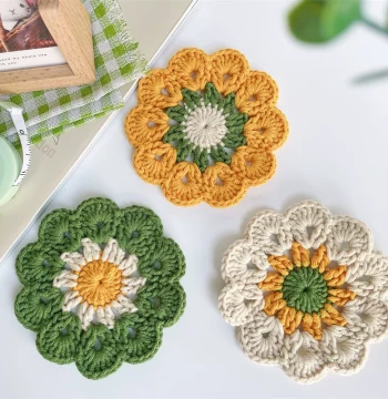 Handmade DIY Small Flower Coaster and Heat Insulation Pad, Crochet Starter Kit with Yarn Tools and Weaving Materials for Beginners