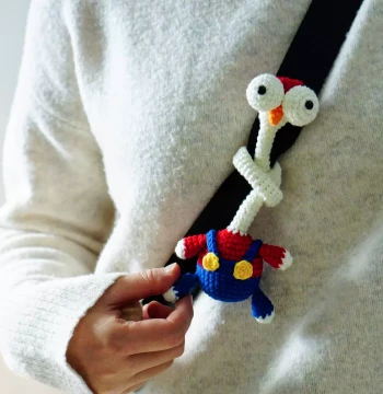 DIY Crochet Kit: Cute Quirky 'GuGu Chicken' Bag Charm - Finished Product or Material Pack for Creative Gifts