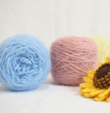 RLK Squirrel Plush Yarn Bulk Chunky Knitting Yarn for Scarves, Hats, and Neck Warmers - DIY Crochet Kit
