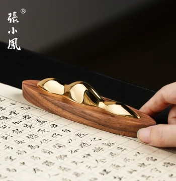 Zhang Xiaofeng Mountain Shadow Golden Wave Paperweight Pen Rest Walnut Brass Solid New Chinese Style Ink Painting Pen Rest Study Elegant Item Multi-Functional Creative Brass Paperweight Book Press Bar Study Decor
