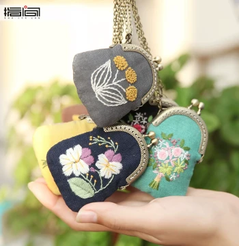 Fingertip Necklace DIY Embroidery Clasp Purse Kit with Creative Sweater Chain Gift Set