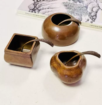 Duoyun Elegant Scholar's Item: Square Copper Vessel in Melon-Bowl Style Small Water Dropper; Copper Water Washer, Ink Pool, Study Ornament, Creative Collectible Gift Box