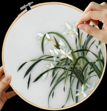 Su Embroidery DIY Kit for Beginners with Silk Thread and Floral Patterns