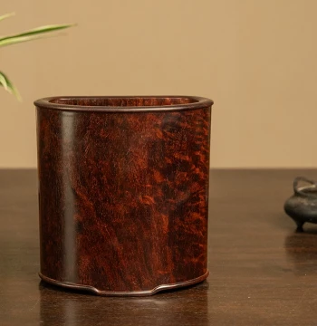 Red Sandalwood Crescent Moon Pen Holder - Chinese Style Desktop Ornament for Study and Office, Traditional Scholar's Item, Indian Small-Leaf Red Sandalwood