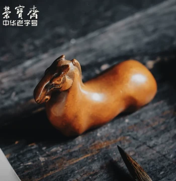 Rongbaozhai Reclining Horse Paperweight, Antique Bronze Style, Four Treasures of the Study, Minimalist Brush Rest, Multi-functional Portable Ruler Ornament