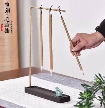Creative Brush Rest: Minimalist Bronze Pen Holder for Calligraphy Tools and Study Decor