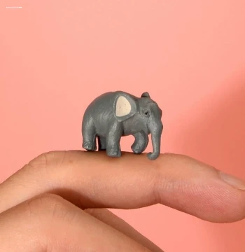 Miniature Elephant Moss Landscape Decor: Ecological Potted Plant Accessories with Succulents, Figures, and Tiny Animal Models