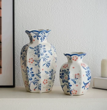 New Chinese Style Vintage Small Octagonal Vase - Blue and White Porcelain Retro Ceramic Flower Vase, Song Dynasty Aesthetics Floral Arrangement Ornament