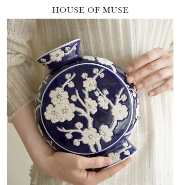 Muse Home Oriental Paris "Hidden Rhyme and Condensed Fragrance" Vintage Blue and White Porcelain Vase with Hand-Painted Chinese Tray Ornament