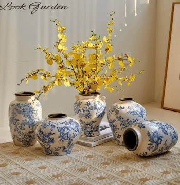 New Chinese Style Vintage Blue and White Porcelain Ceramic Vase for Fresh Flowers, New Year Living Room Decor and Floral Arrangement