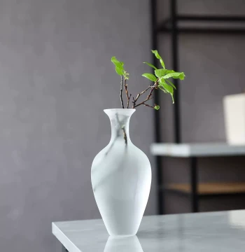 Chinese Vintage Transparent Glass Vase for Flower Arrangement and Water Cultivation, Zen Tea Ceremony Ornament for Home Living Room and Teahouse Decor