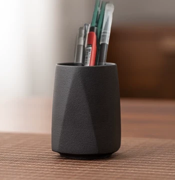 Ceramic Calligraphy Brush Holder, Creative Multi-Function Minimalist Chinese Style Vintage Black Pottery Pen Container for Office Desk, Student Stationery, Makeup Brush Storage, Four Treasures of the Study, Calligraphy Supplies, and Vintage Study Display