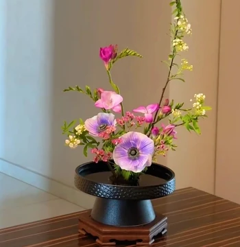 Chinese Style High-Footed Plate with Kenzan Flower Arrangement Base, Minimalist Vintage Display, Ceramic Fruit Platter and Flower Vessel, Single Dish Flower Arrangement Tool for Ikebana