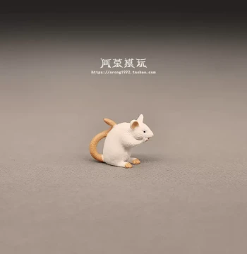 Miniature Animal Models for Micro Landscapes: Sitting White Mouse Eating - Mini Small Rat Figurine