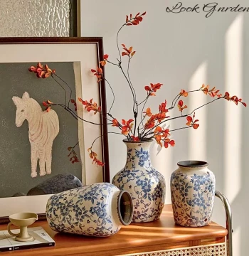 Mid-Century New Chinese Blue and White Porcelain Ceramic Vase, Light Luxury High-End Vintage Housewarming Ornament, Living Room Flower Arrangement with Winterberry