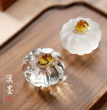 Pumpkin-Shaped Colored Glaze Crystal Glass Paperweight for Calligraphy, Small Round Student Beginner Four Treasures of the Study Ancient Style Compact Paper/Book Presser, Creative Study Decor, Brush Rest Stone Pen Holder