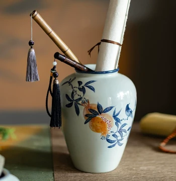 Ceramic Vase Ornament for Living Room Flower Arrangement, Chinese National Style Song Dynasty Aesthetics, Hand-Painted Retro Blue-and-White Porcelain Bottle, Ink-Wash Vase