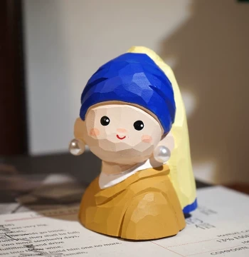 'Girl with a Pearl Earring' Hand-Carved Wooden Mini Ornament, World Famous Art Cultural Creative Desktop Decor