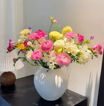 Instagram-Style White Ceramic Vase - New Chinese Style Flower Arrangement Ornament for Dried Flowers, Retro Premium Desktop Decor