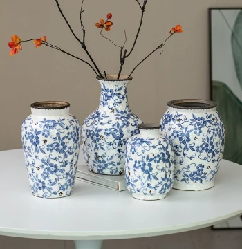Southern Cross Blue and White Porcelain Vase – Chinese Style Dried Flower Arrangement, Retro Ceramic Flower Holder for Living Room or Entryway Decor