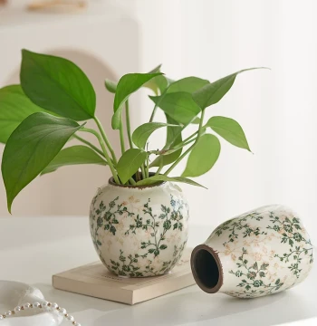 Pastoral Retro Pothos Small Vase Ceramic Flourishing Flowers Ice Crack Pattern New Chinese Style Ornament for Living Room Study Office Desk Decoration