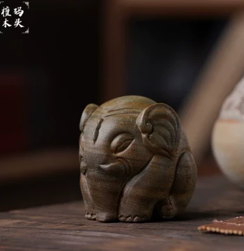 Green Sandalwood Carved Elephant Handheld Ornament, Handcrafted Solid Wood Auspicious Wealth-Attracting Portable Craft Decor