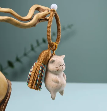 Natural Solid Beech Wood Lucky Cat Keychain - Hand-Carved Wooden Cat Ornament for DIY Crafts and Accessories