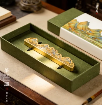 Creative Solid Brass Paperweight and Brush Rest - New Chinese Style, 'A Thousand Li of Rivers and Mountains' Design, Multi-Functional Copper Book Press, Four Treasures of the Study, Study Room Ornament, Gift, Cultural Creative Product