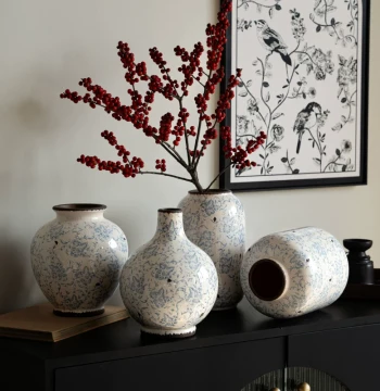 Vintage Crackle Glaze Blue and White Porcelain Vase, New Chinese Style Ceramic Decor for Living Room, Entryway, and Dining Table