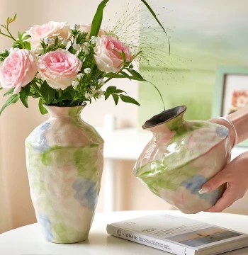 Jingdezhen Ice-Crack Retro Ceramic Vase, New Chinese Style Decor for Living Room, Tea Room, or B&B, Fresh Flower Arrangement