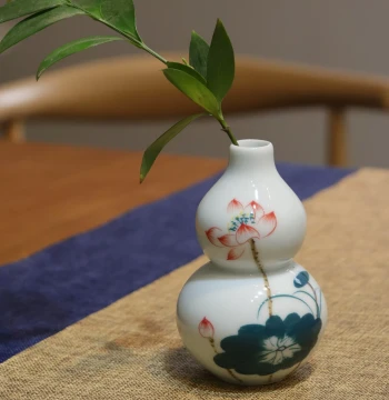 Chinese Retro Style Hand-painted Lotus Gourd Ceramic Flower Vessel Home Living Room Ornament Desk Decor Tabletop Porcelain Vase