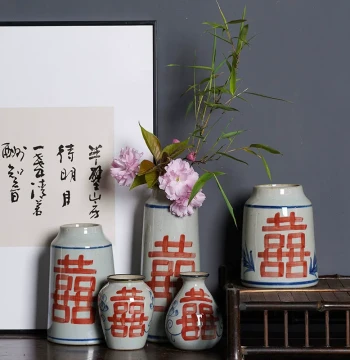 Ceramic Blue-and-White Hand-Painted Vase – Jingdezhen Retro 'Xi' and 'Fu' Character Design, Small Chinese-Style Flower Arranger for Home and Guesthouse Tables