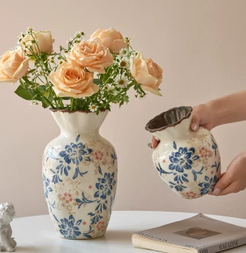 Creative New Chinese Style Blue and White Porcelain Vintage Ceramic Vase for Water-Based Flower Arrangement, Living Room Dining Table Decor