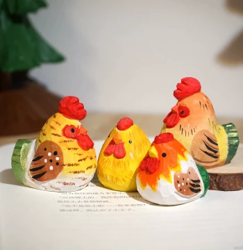Mini Cuckoo Chicken Hand-Carved Wooden Figurine, Cute Cartoon Rooster Decor for Desk Stress Relief and Relaxation