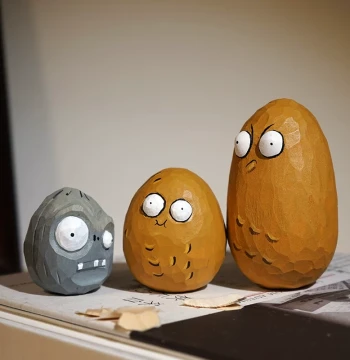 'Nut Wall' Hand-Carved Wooden Small Ornament, Plants vs. Zombies Cute Cartoon Desktop Figure, Tall Nut